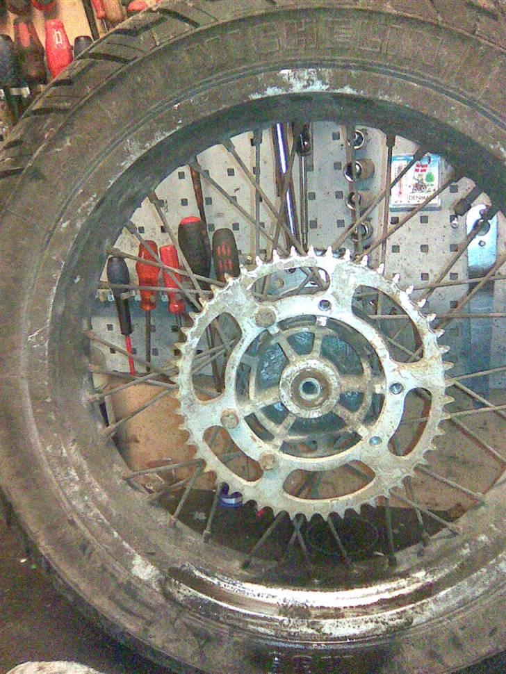 Gilera SMT (Solgt) - Sådan så fælgen ud ved køb. Blevet en del pænere nu efter nogle timers pudsning! billede 8