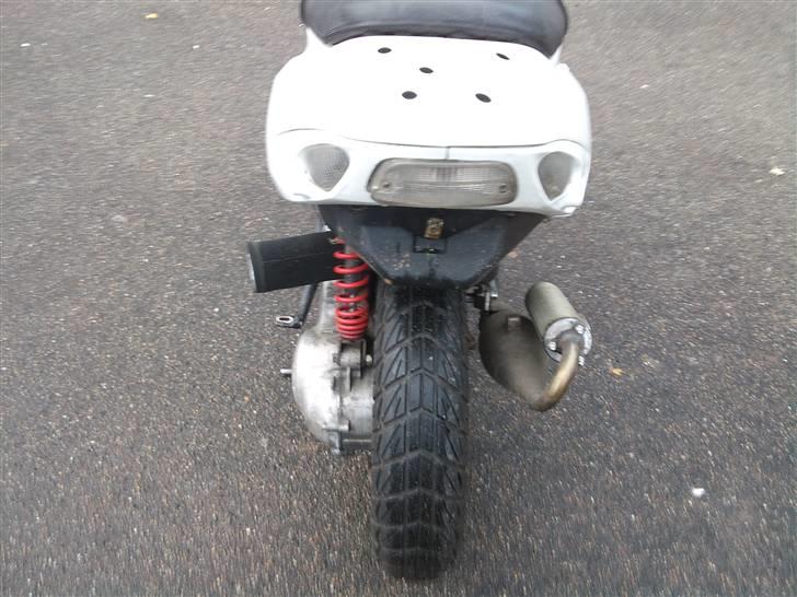 Piaggio NRG SÆLGES 4000,- KONTANT - Set bagfra, med andet luftfilter som også stikker ud, som kan ses ;) billede 10