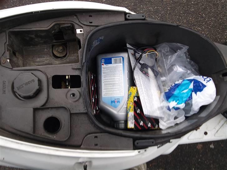 Piaggio NRG SÆLGES 4000,- KONTANT - Hmm :p sæderum, med en masse ting deri :b billede 12