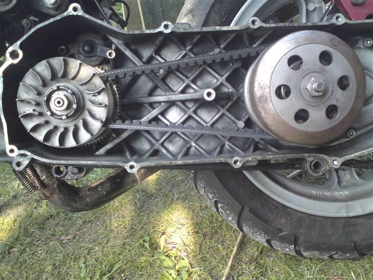 Aprilia  Rally (Solgt) - 15,73HK - motoren inden i billede 9