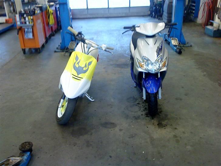 Yamaha Jog R Sælges.. - Sammen med min lille jog :) billede 8