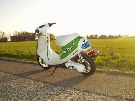 Yamaha Jog FS Kawa - Solgt - Underlig måde, lyset falder på..  billede 4