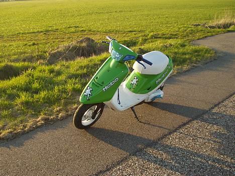 Yamaha Jog FS Kawa - Solgt - Med en mark i baggrunden :S billede 5
