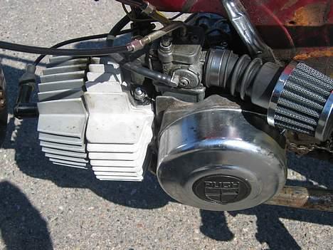 MiniBike                 Løbehjul  - et nær billede på motoren .  billede 3