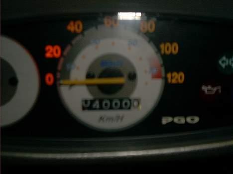 PGO Hot 50 - Mit speedo da den rundede 4000 : D og med blåt og rødt lys i, men man kan ikke se det så tydeligt :( billede 10