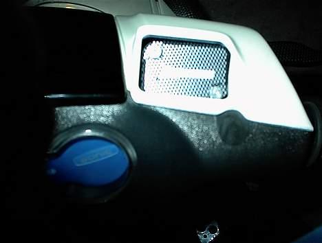 Aprilia Sonic - Skod billede... Men man kan da lige skimte mit carbon bremsevæske dæksel... billede 17