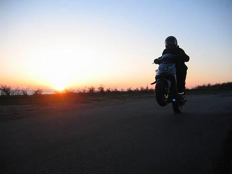 Yamaha Bws NG -The  Blue Devil-  - -The Blue Devil- in the dark..    Foto: Thomas Striegler. billede 19