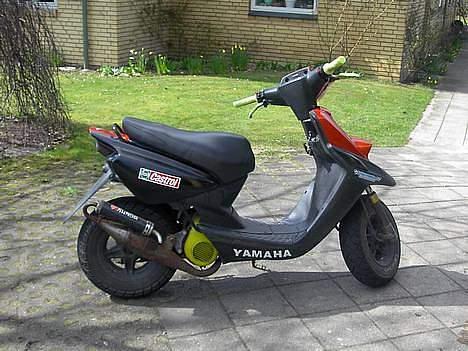 Yamaha Bws  LC solgt - udstødningen og kølerskjoldet er malet sort nu billede 1