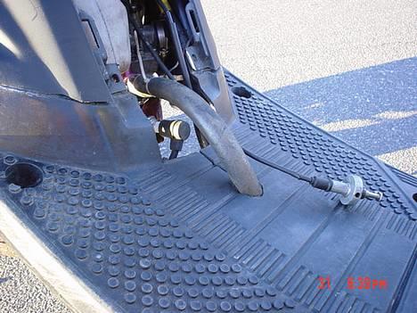 Yamaha Jog LC. SOLGT. - gejl så slangen ikke laver knæk!! ;D billede 8