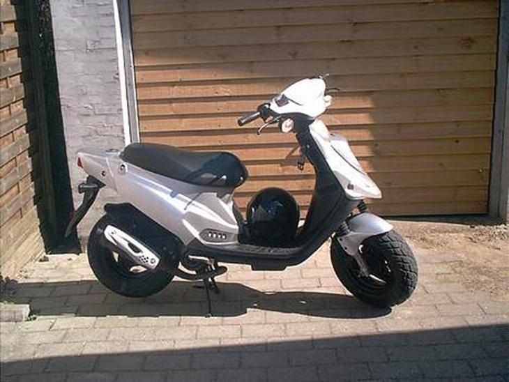 {{currentPhoto.altText}} billede {{currentPhoto.number}}