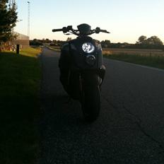 PGO X-hot T  i  l  s  a l  g 