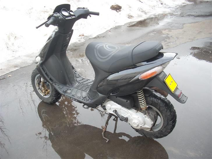 Gilera stalker smadret - nye blank sorte skjolde :) og klare lygtglas over det hele :) billede 2