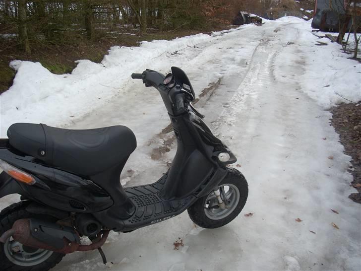 Gilera stalker smadret - nye blank sorte skjolde :) og klare lygtglas over det hele :) billede 3