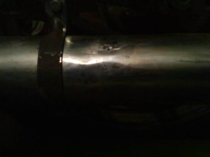 KTM Comet Grand Prix - efter jeg svejsede de 2 udstødningsdele sammen. Syntes selv det er ok af en der ikke har svejset før :-) billede 12