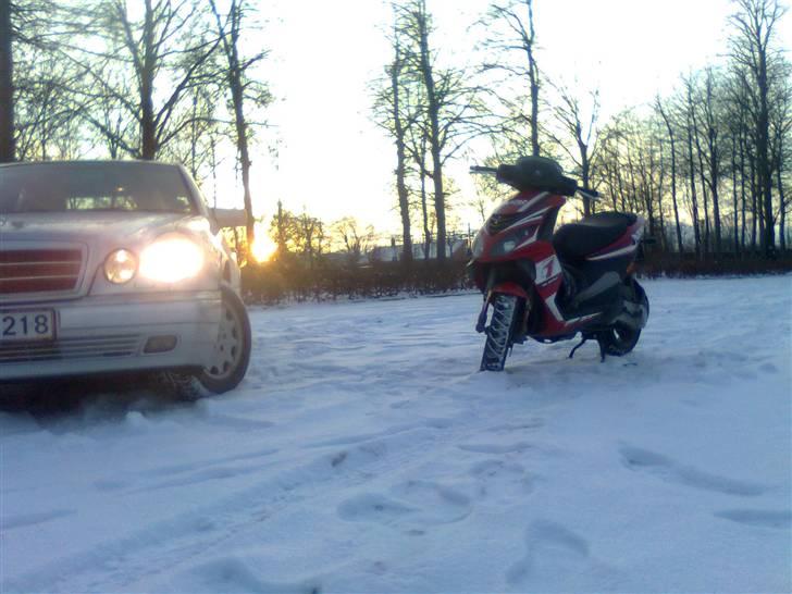 Piaggio NRG Power DT ™ Byttet - mors flotte mercedes :D billede 2