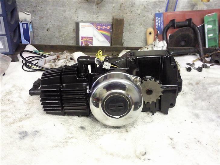 Puch Maxi P "Den Blå Baron" - Motoren er Nyrenoveret og Blueprintet til cylinderkittet. billede 8