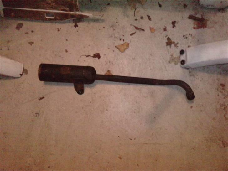 Vespa Ciao - Udstødningen, som nok skal byttes ud med en bedre. billede 10