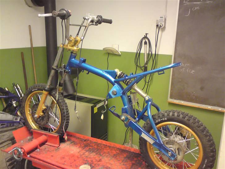 MiniBike Dirtbike(SOLGT) - Så kom dækkene på stellet;) billede 3