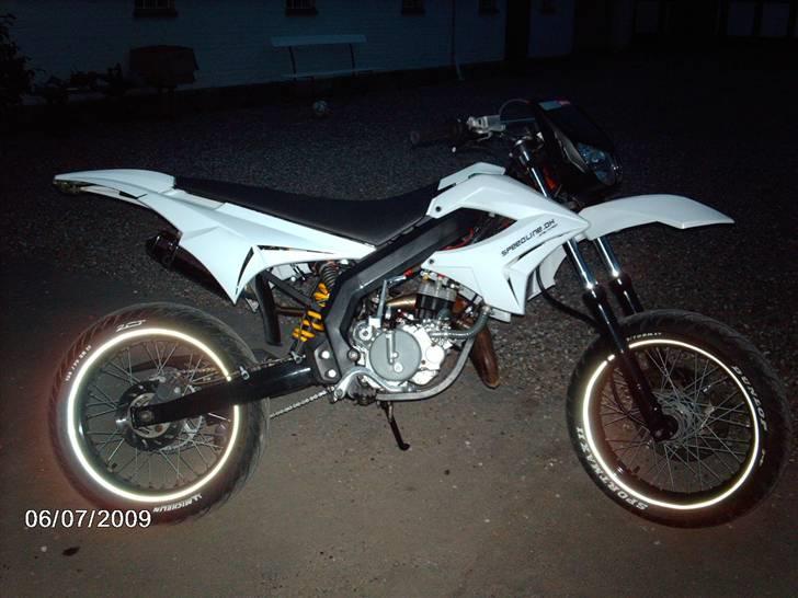 Derbi senda sm (SOLGT) - Her kan man se effekten på refleksbåndene.. billede 12