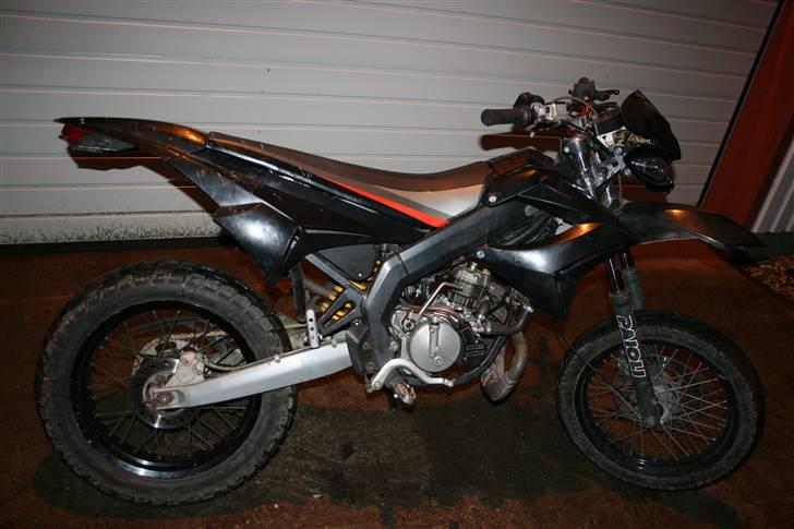 Derbi senda - uhh hun er en kisser :D billede 1