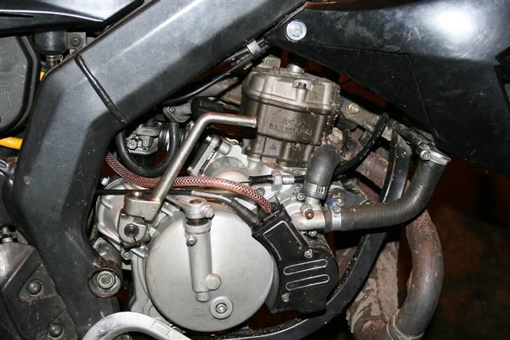 Derbi senda - ja her har vi så den stuer motor :D billede 4
