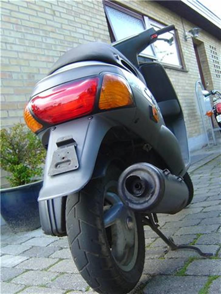 Piaggio Zip (gl.) - Der er efterølgende kommet ny udstødning på - dette er den gamle udstødning. billede 3