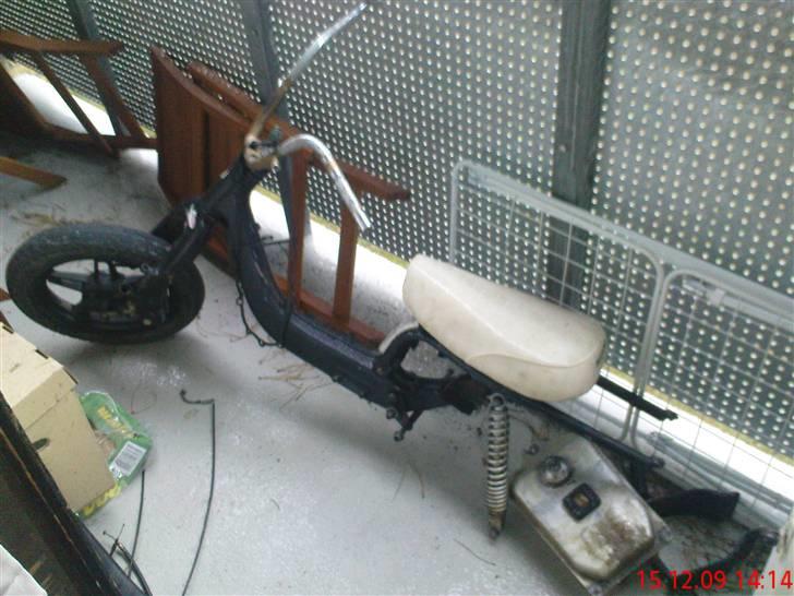 Suzuki HOT/FZ50 PROJEKT (Byttet) - stillet gjort klar til at få motoern på billede 11