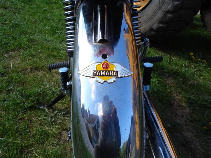 Yamaha FS1 DX 4-gear //EFTER\\ - Yamaha-emblemet: For at skjule hullerne til den originale baglygte. billede 4