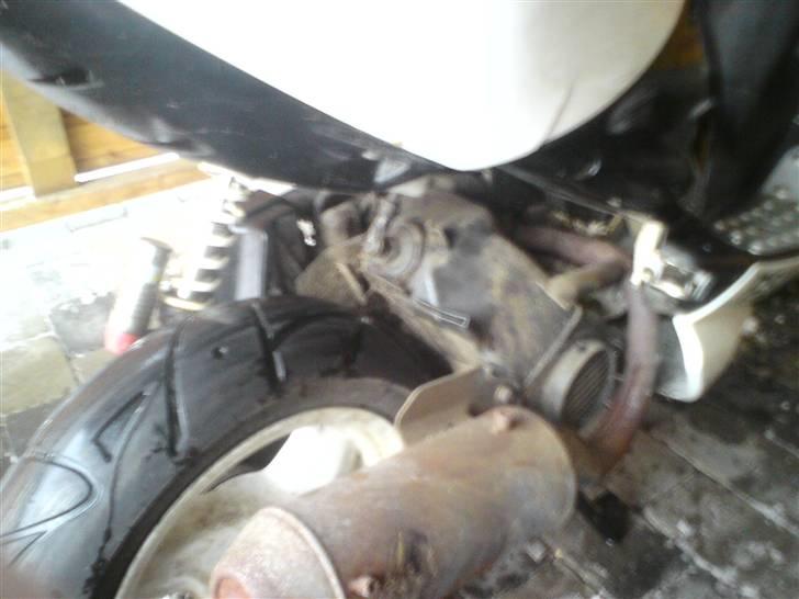 Peugeot speedfight 2 R-Cup (Tidl. scooter) - ser grim ud.. men det fordi den ikke er blevet vasket billede 2