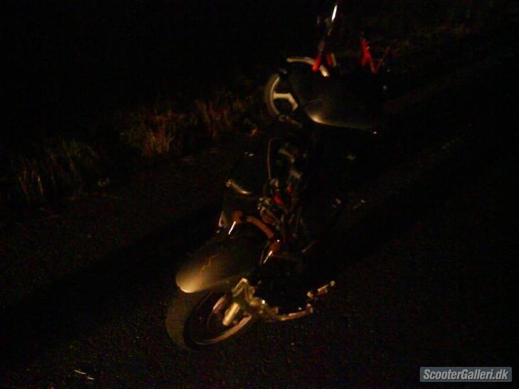 Puch Maxi p1 - (Byttet) - så gik det galt min ven bragede op i mig med 50 og lille mig en tur på skadestuen  billede 20
