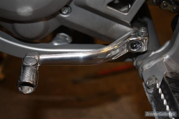 Gilera SMT (Solgt) - Ja, det er utroligt hvad Autosol kan gøre ved en gearpedal ! billede 19