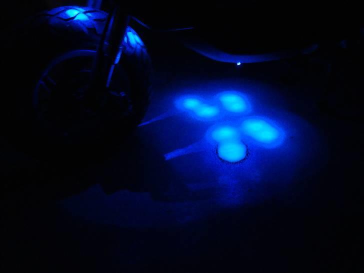 Gilera Stalker (Byttet) - Her er jeg blevet færdig med at sætte dioder under scooteren og i forhjuls skjoldene :D billede 10