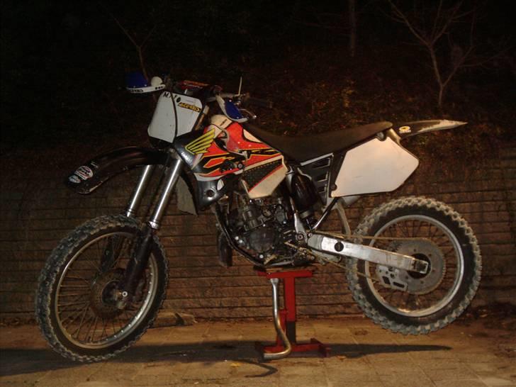 Honda CR 125 R med 85ccm motor - venstre side klar til vask billede 16