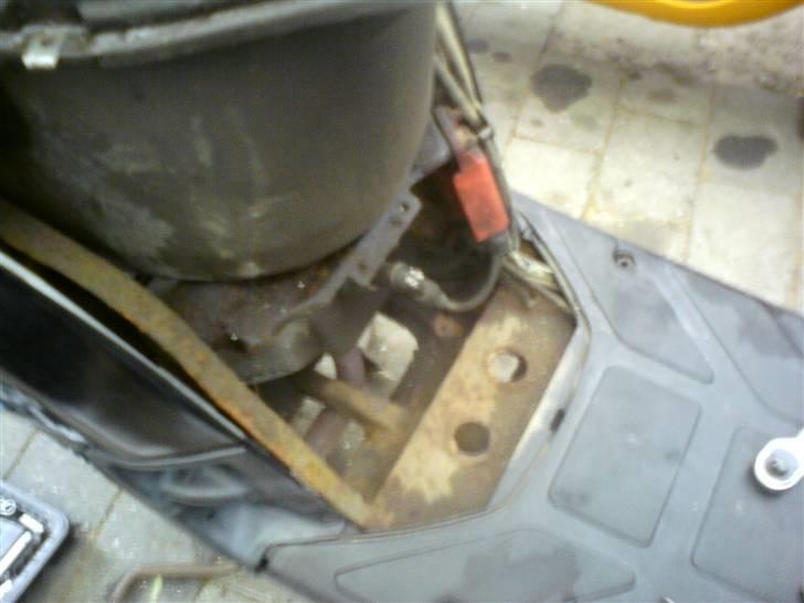 Piaggio typhoon byttet til raptor - ja, den er lidt rusten rundt omkring ;p billede 7