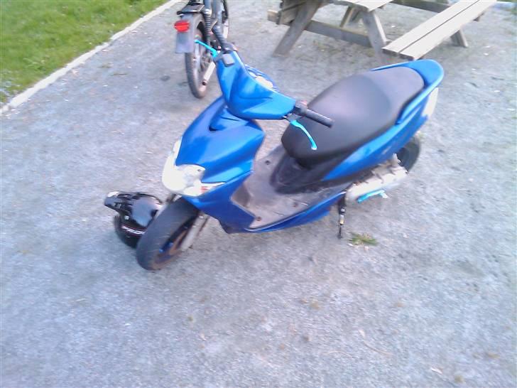 Yamaha JoG R AC (BYTTET) - Min Forskæm kom på 1 time efter jeg have afmonterede det og taget billederne. billede 2