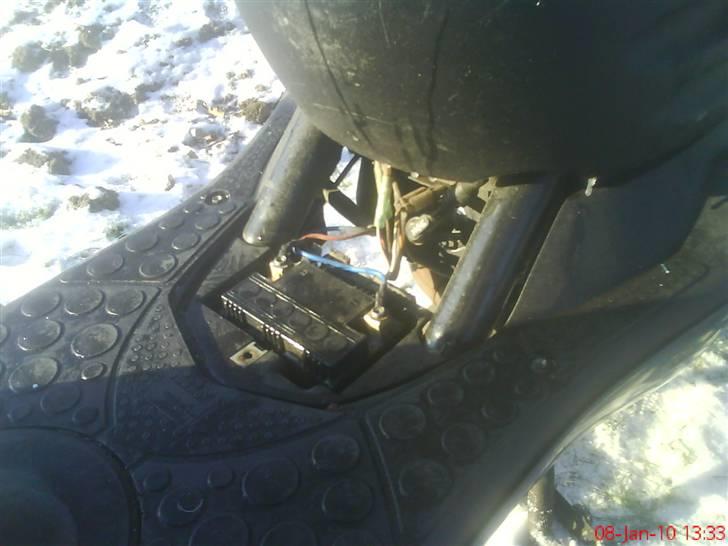 Aprilia Sonic byttet til Jog - Har skjoldet liggende der dækker, mangler bare lige klips og bolt til det. billede 18