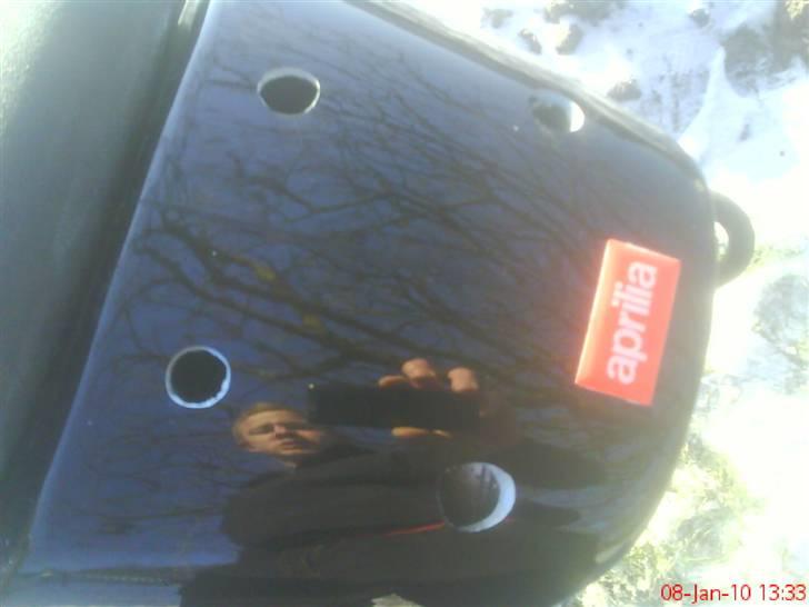 Aprilia Sonic byttet til Jog - tidligere ejer havde boks på, kan skjules ved en spoile hvis det endelig er jo. billede 19