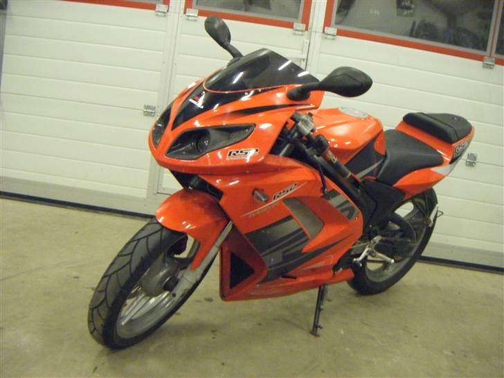 Rieju RS2 Matrix byttet (: - Jaa smuk er den da (: Den er mere "Rød" irl ;) billede 1