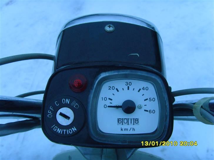 Suzuki   - Lille ridse, men den får noget sort lak rep. billede 5