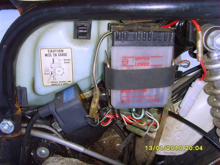 Suzuki   - Originalt batteri, dødt 100%. Olie tank, næsten tom. billede 6