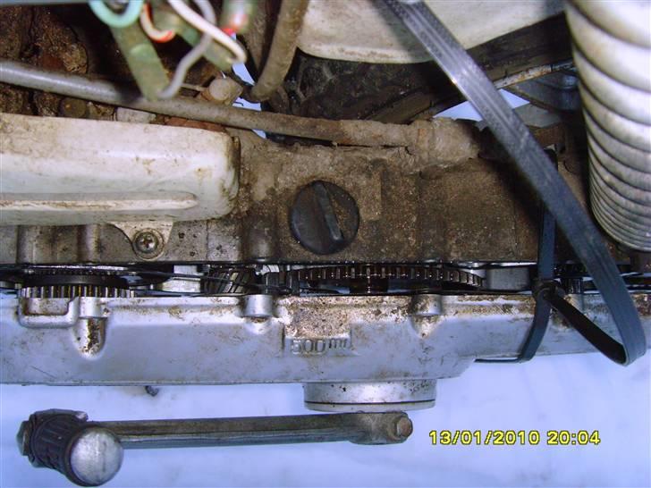 Suzuki   - Typisk 14 årige med for uvinde hoveder, men sådan lære man. Bliver holdt sammen med en stips. billede 9