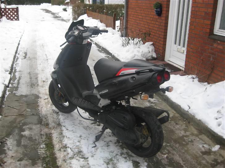 Aprilia Sr50 Di-tech SOLGT billede 3