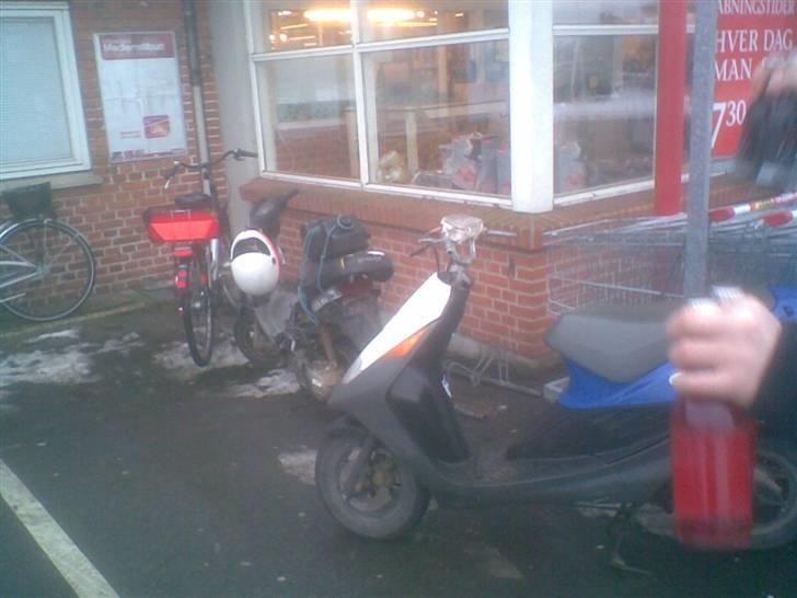 Suzuki AP50 GUNNAR ( GI EN LAV ) - <ferrari gert og lambo gunnar   og rød sodavand billede 4