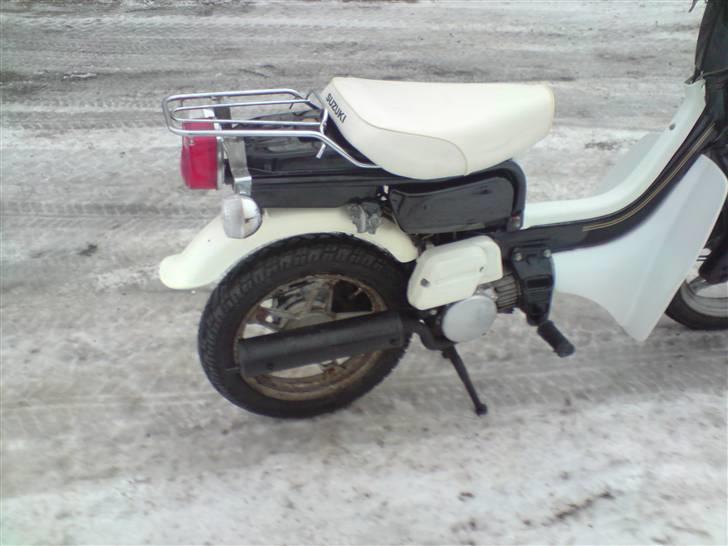 Suzuki FZ50 solgt - udstødningen der lige er blevet malet  billede 7