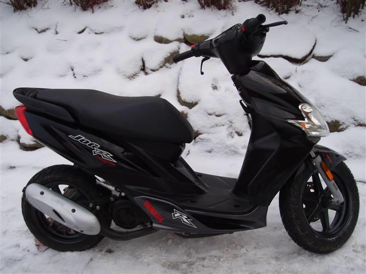 Yamaha jog r/ det sorte LYN.... billede 2