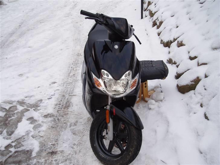Yamaha jog r/ det sorte LYN.... billede 3