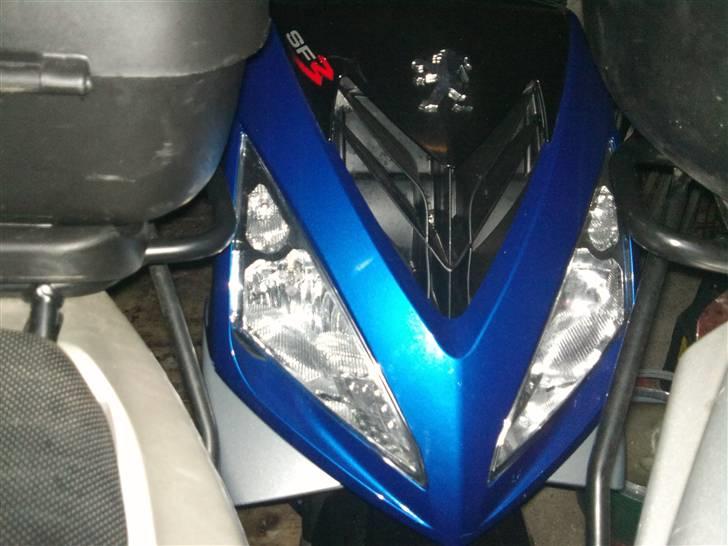 Peugeot speedfight3 skole scooter - lige forenden billede 1