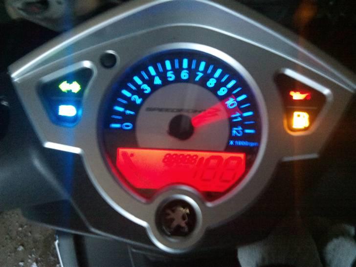 Peugeot speedfight3 skole scooter - spedo når man tænder billede 2