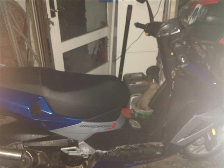 Peugeot speedfight3 skole scooter - fra siden billede 3
