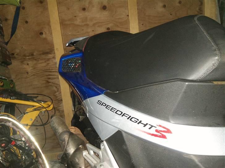 Peugeot speedfight3 skole scooter - navn og en indsugningskanal billede 12